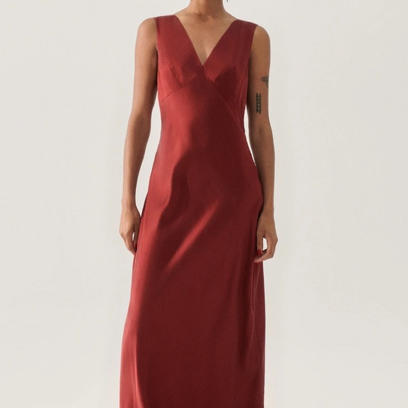 Silk Laundry 100% silk in garnet color - Picture 2 of 3